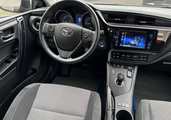 Toyota Auris cena 59900 przebieg: 100400, rok produkcji 2017 z Stąporków małe 781